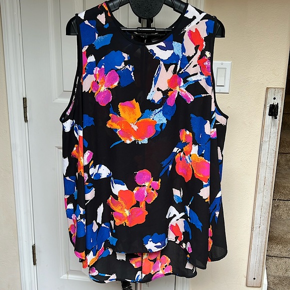 Vince Camuto Cold Shoulder Top - Picture 2 of 7